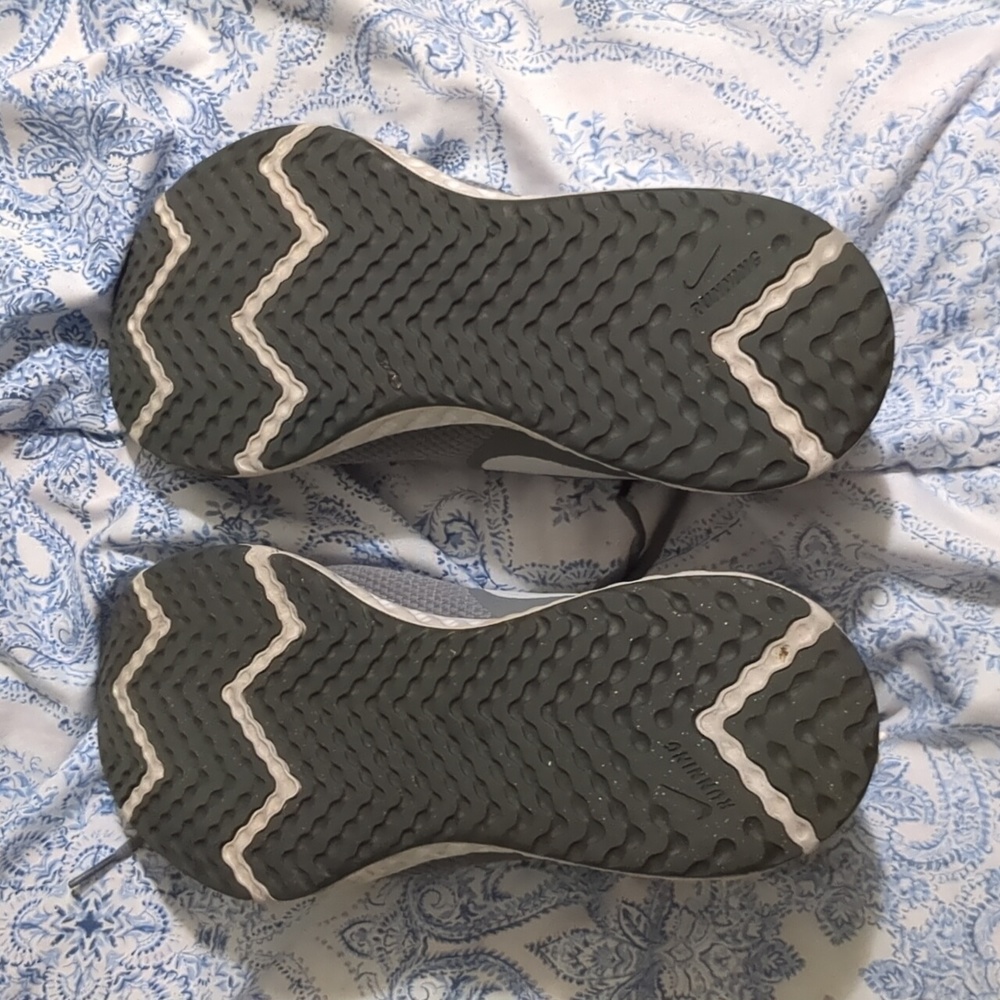 Nike Men's Revolution Shoe - Picture 5 of 7